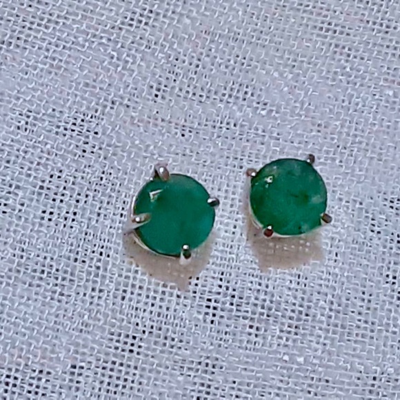 14k solid White Gold Round Faceted Genuine Emerald Stud Earrings - Picture 4 of 8